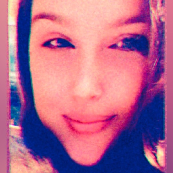 Meet your Posher, Carrieana - Picture 2 of 6